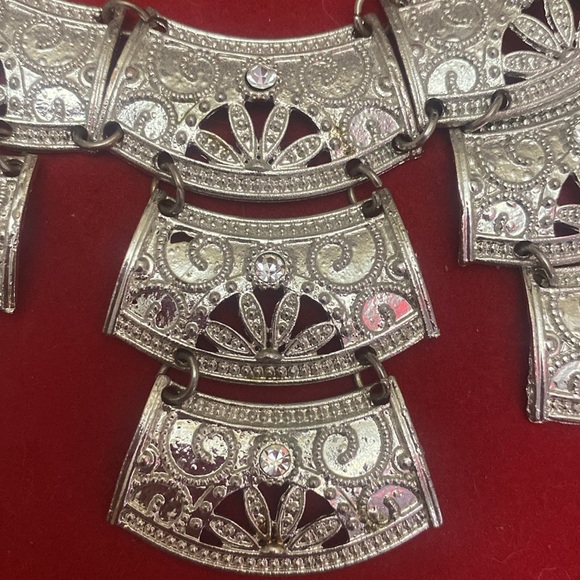 Necklace Diamond Rhinestones Silver Flower Filigree Collar Bib Type Fashion 16" - Picture 5 of 8